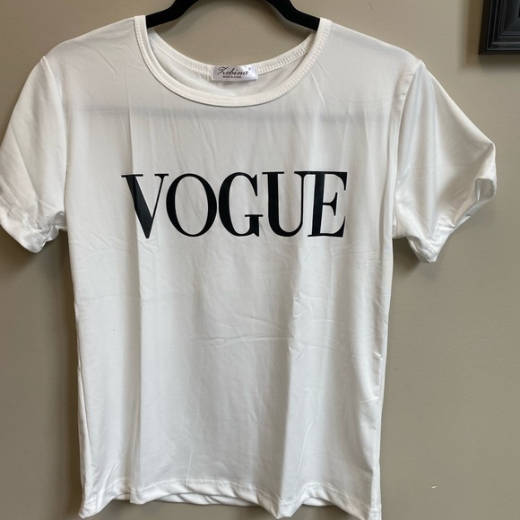 Vogue printed white Tee Size S - Picture 2 of 3